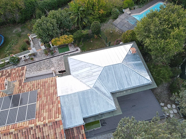 toiture_carrousel_Toit en zinc