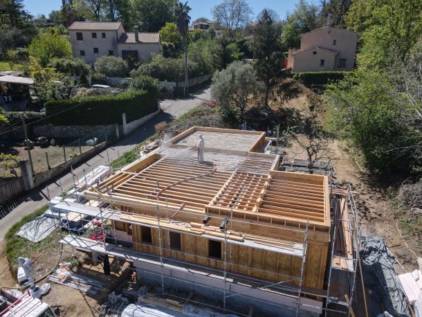 Maison passive - Isolation du plancher en ouate de cellulose